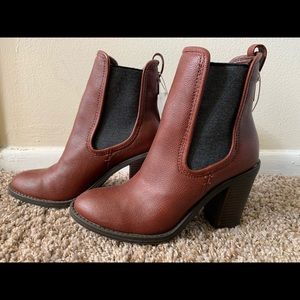 NWT - Two Tone Booties